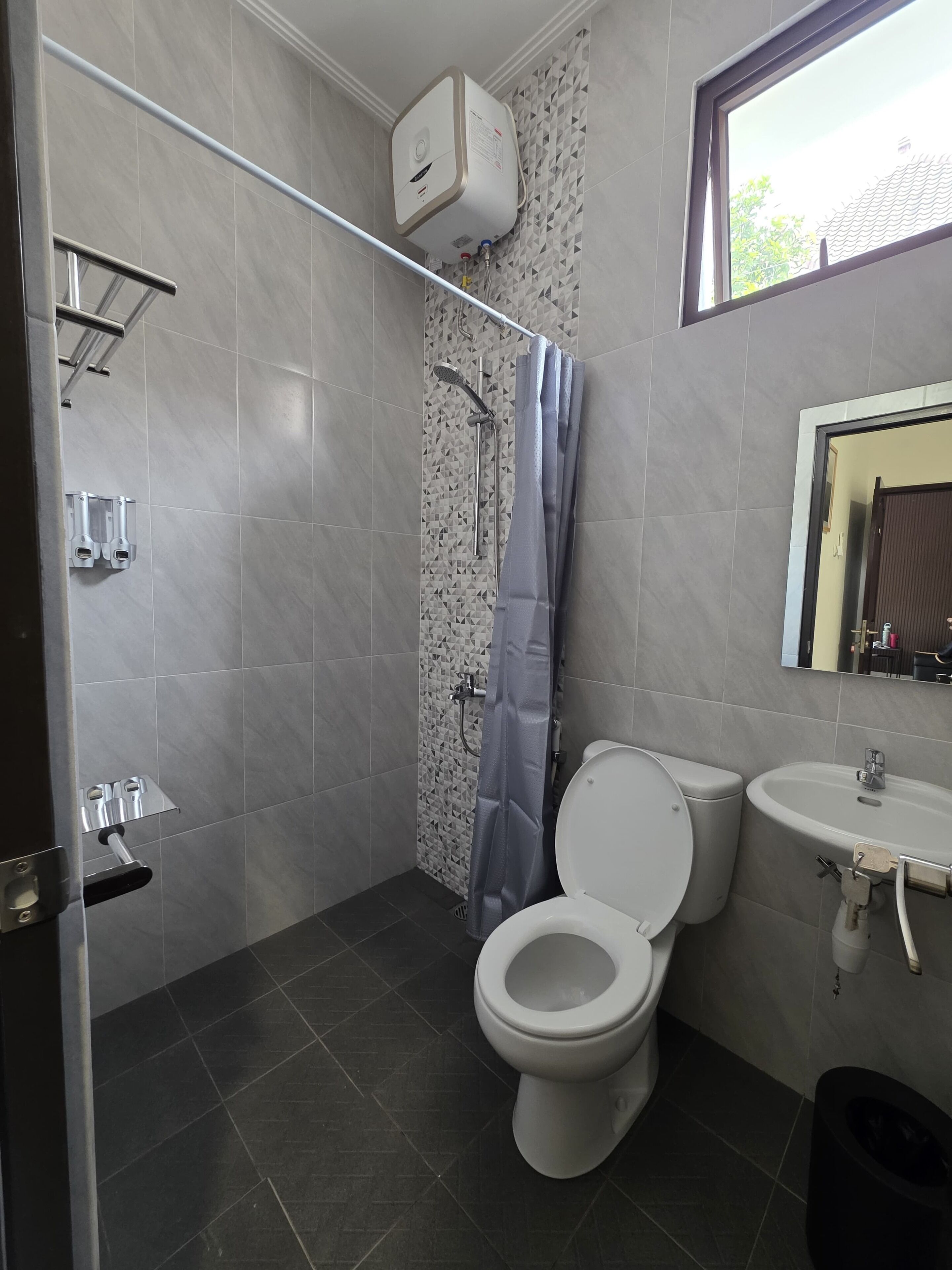 Ducha, toallas, jabón, shampoo