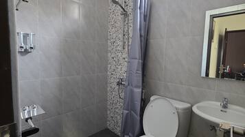 Ducha, toallas, jabón, shampoo