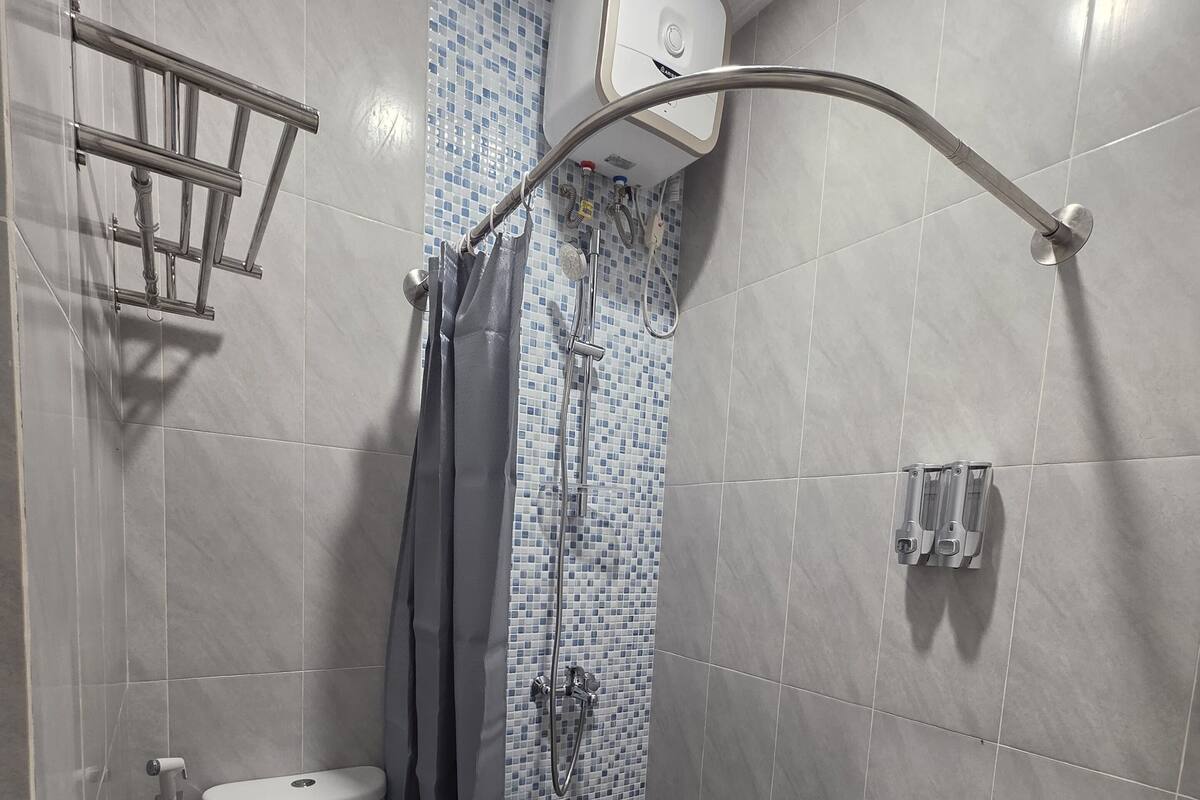 Superior Double Room | Bathroom | Shower, towels, soap, shampoo
