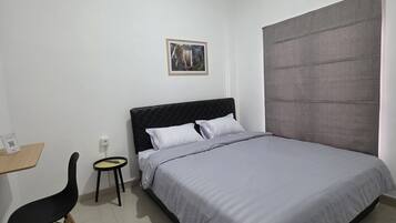 Espacio para trabajar con laptop y wifi gratis