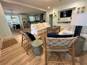 TV, books - Gorgeous Beach Home, Private Pool, Steps to Beach, Restaurants, Nightlife! (Santa Rosa Beach)