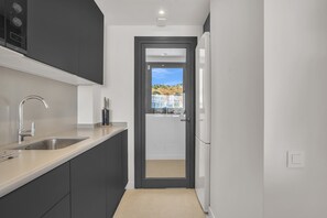 Kühlschrank, Mikrowelle, Ofen, Geschirrspüler