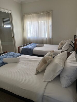 2 bedrooms, desk, iron/ironing board, WiFi