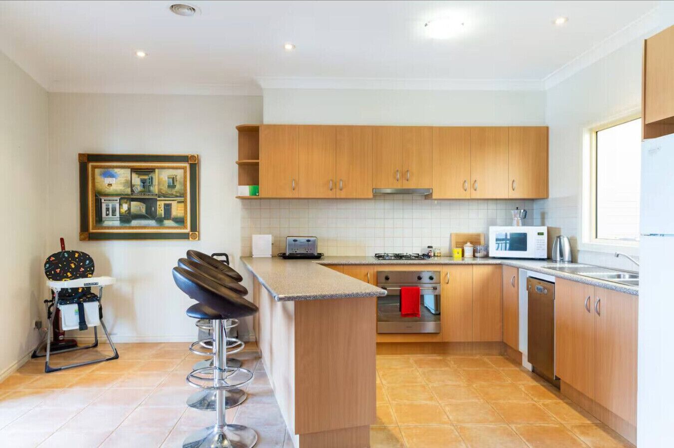 Køleskab, mikrobølgeovn, ovn, kogeplade