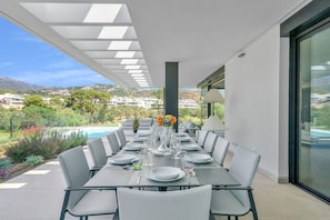 Outdoor dining - Villa Soul (Marbella)