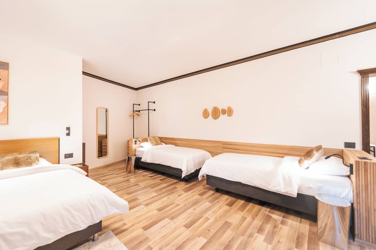 Free cots/infant beds, free WiFi, bed sheets
