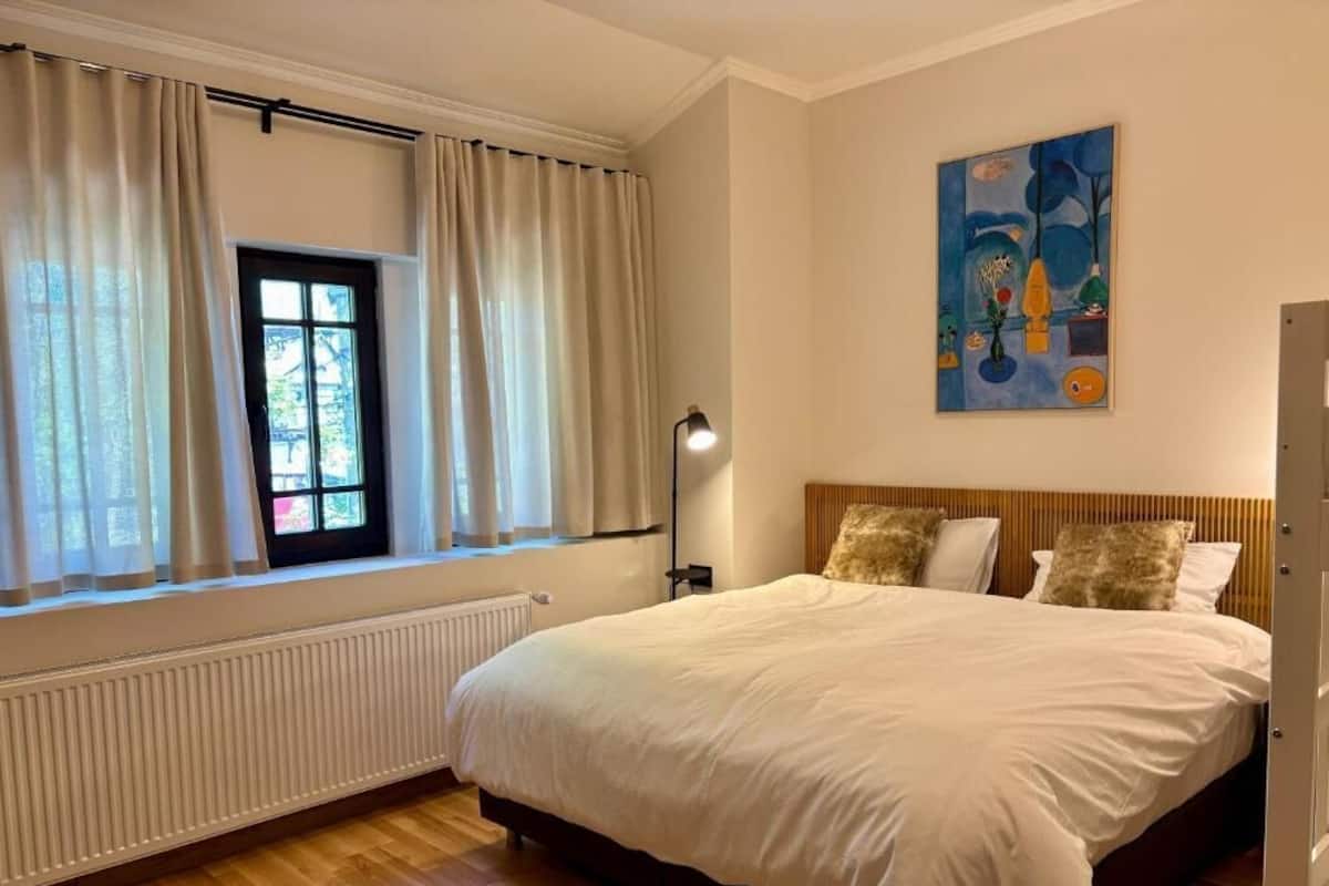 Family Suite | Free cots/infant beds, free WiFi, bed sheets