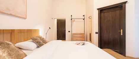 Standard Suite | Free cribs/infant beds, free WiFi, bed sheets