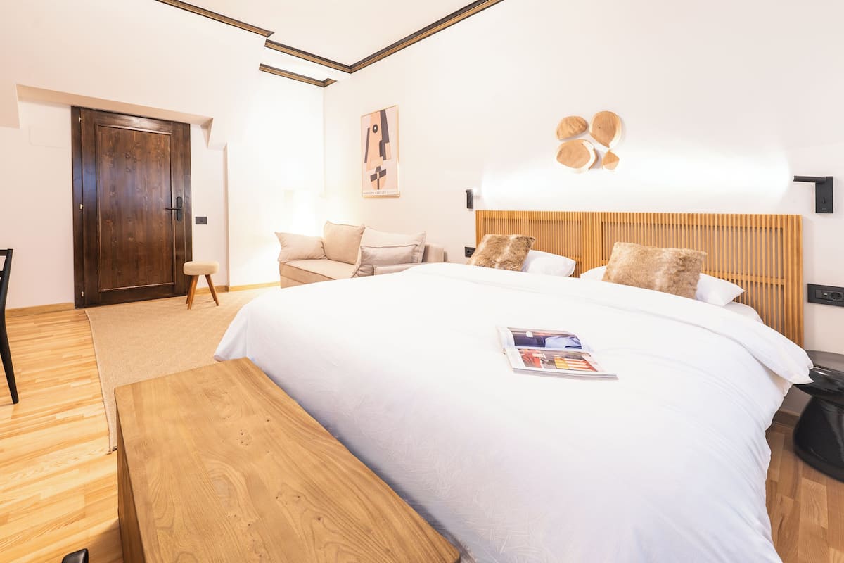 Superior Suite | Free cots/infant beds, free WiFi, bed sheets