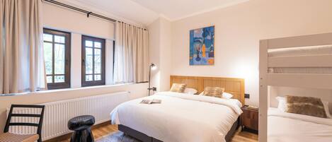 Lits bébé (gratuits), Wi-Fi gratuit, draps fournis