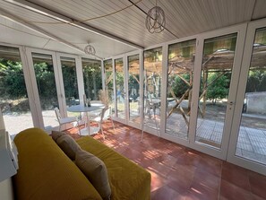 TV - Holiday Home “Limone” with Private Patio, Fenced Garden, and Air Conditioning (Lacona)