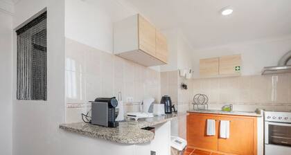 Villa 'Santo Amaro' with Sea View, Private Terrace and Wi-Fi