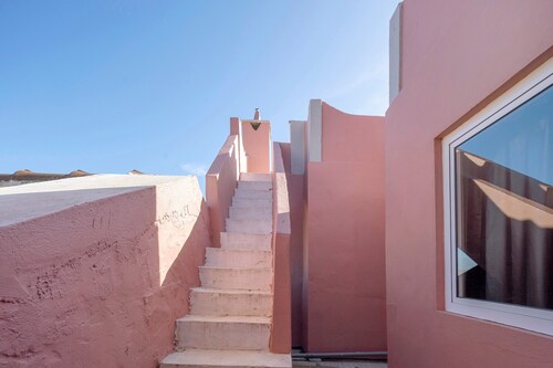 Villa 'Santo Amaro' with Sea View, Private Terrace and Wi-Fi