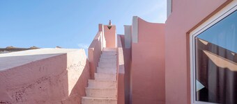 Villa 'Santo Amaro' with Sea View, Private Terrace and Wi-Fi