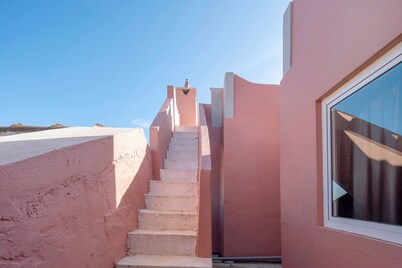 Villa 'Santo Amaro' with Sea View, Private Terrace and Wi-Fi