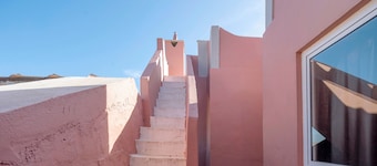 Villa 'Santo Amaro' with Sea View, Private Terrace and Wi-Fi