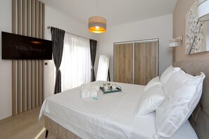 4 bedrooms, iron/ironing board, Internet, bed sheets