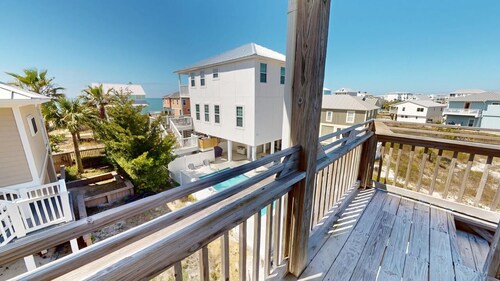 Affordable Gulf-side Townhome top level