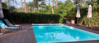 Guesthouse La Rambleur with Shared Heated Pool in La Teste-de-Buch