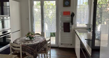 Large apartment 300m from Passerelle des 3 Pays, with balcony, garden, quiet location