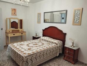 4 Schlafzimmer, Bügeleisen/Bügelbrett, kostenloses WLAN, Bettwäsche