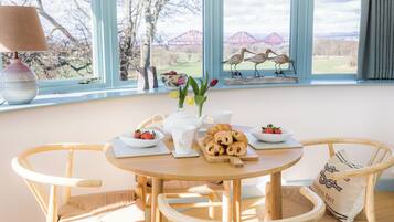 Apartment, Garden View | Laptop workspace, free WiFi