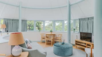 Apartment, Garden View | Laptop workspace, free WiFi