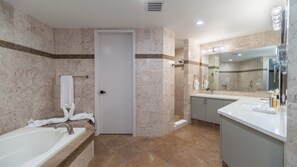 Dusche, Haartrockner, HandtĂŒcher