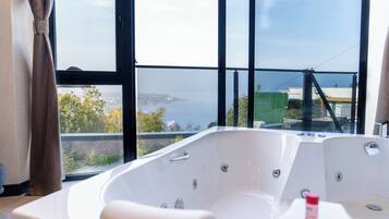 Garden Room (Partial lake view) | Desk, laptop workspace, free WiFi