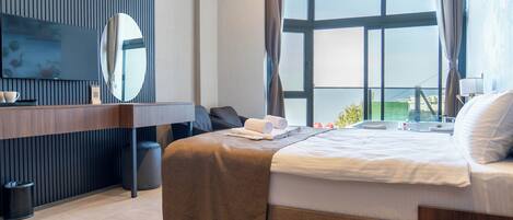 Comfort Room, Balcony