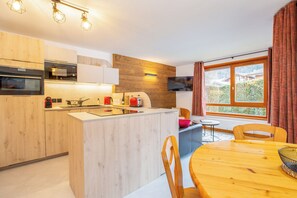 Fridge, microwave, dishwasher, electric kettle