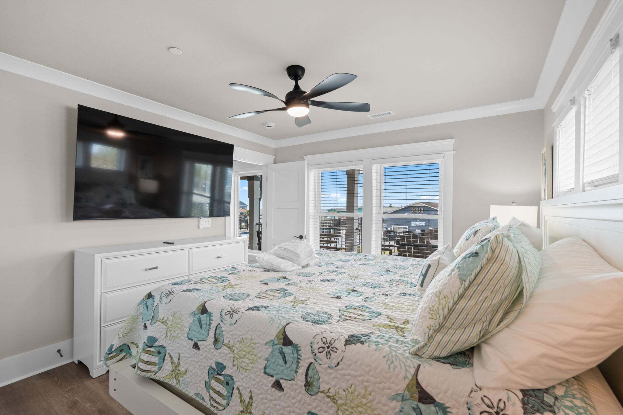 10 bedrooms, free WiFi, bed sheets, wheelchair access