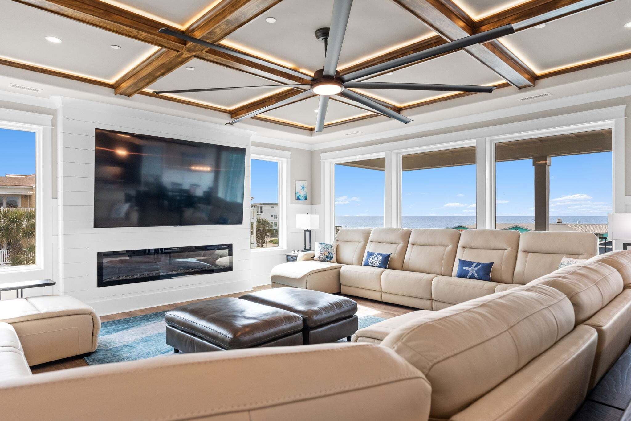 Smart TV, fireplace