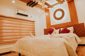 Premium-Doppelzimmer, Balkon, Seeblick | Schreibtisch, laptopgeeigneter Arbeitsplatz, kostenloses WLAN