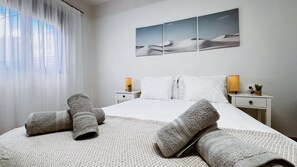 2 bedrooms, iron/ironing board, internet, bed sheets