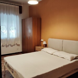 1 bedroom, iron/ironing board, WiFi, bed sheets - Spacious one-bedroom apartment with balcony steps from the harbor and beaches (Porto Garibaldi)