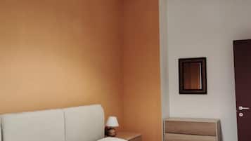 1 habitación, tabla de planchar con plancha, wifi y ropa de cama