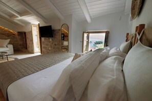 Suite, Sea View | In-room safe, soundproofing, iron/ironing board, free WiFi