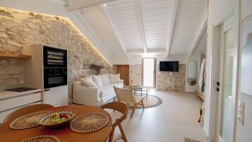Suite, Sea View | In-room safe, soundproofing, iron/ironing board, free WiFi