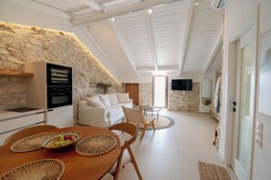 Suite, Sea View | In-room safe, soundproofing, iron/ironing board, free WiFi - Oceanis Suites Living Parga (Parga)