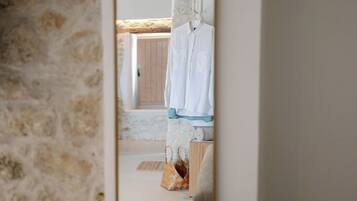 Suite, Sea View | In-room safe, soundproofing, iron/ironing board, free WiFi