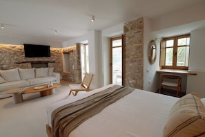 Suite, vue sur la mer | Coffre-fort, systĂšme dâinsonorisation, fer et planche Ă repasser