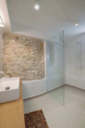 Suite, Sea View | Bathroom | Slippers