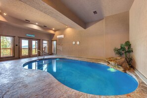 Innenpool, beheizter Pool