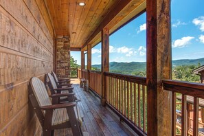 Property grounds - Cloud Bound- Amazing Views! Hot Tub, Air Hockey, Pigeon Forge Cabin (Sevierville)