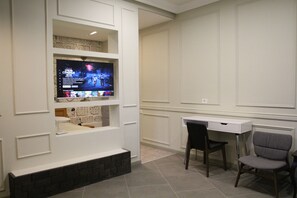 Classic Studio Suite, Non Smoking, Lanai | Iron/ironing board, free WiFi - JINJOTEL Boutique Hotel (Gyumri)