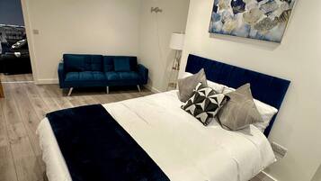 2 makuuhuonetta, silitysrauta/-lauta, Wi-Fi, vuodevaatteet