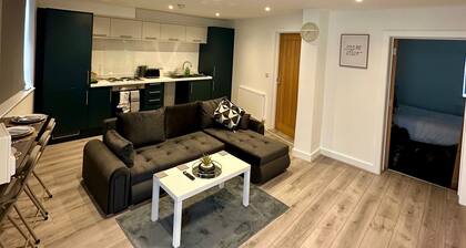 2BR City Centre Flat - Sleeps 7 - Parking - Near Arena