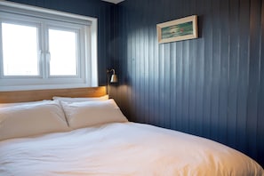 4 bedrooms, WiFi, bed sheets