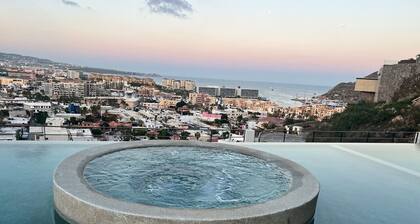 Elegant Oceanview Apt Near DT